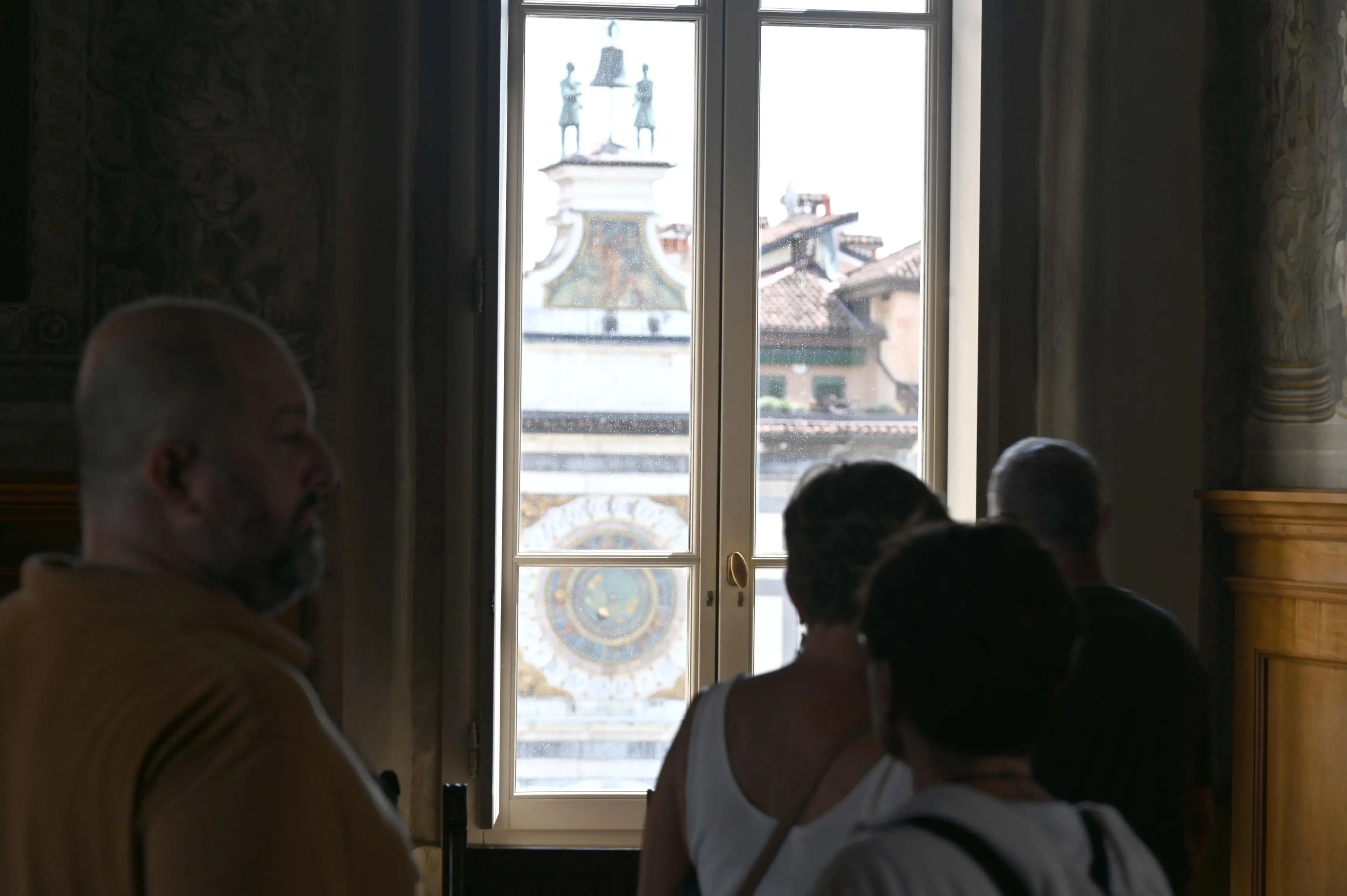 Turisti a Palazzo Loggia