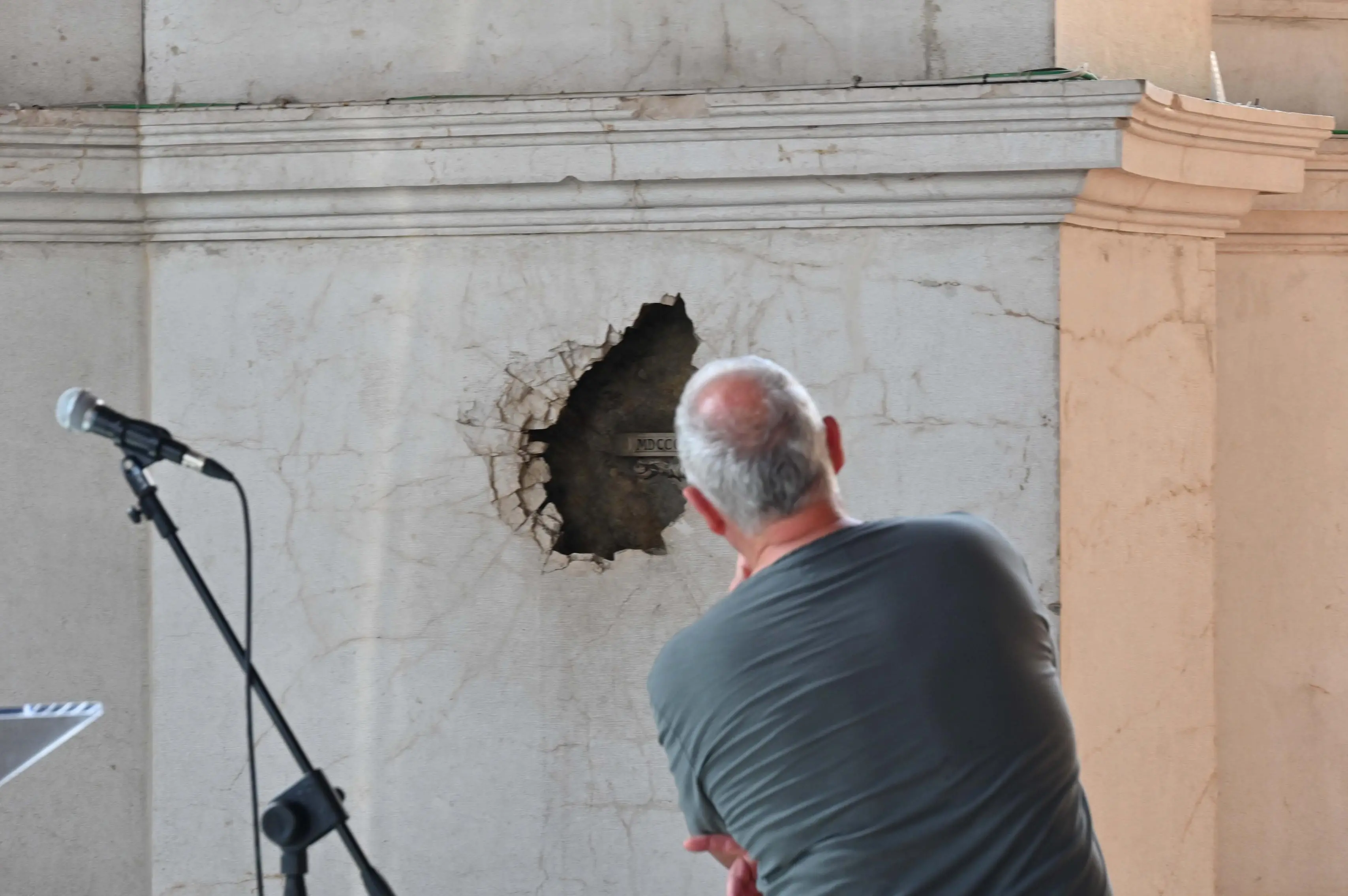 Turisti a Palazzo Loggia