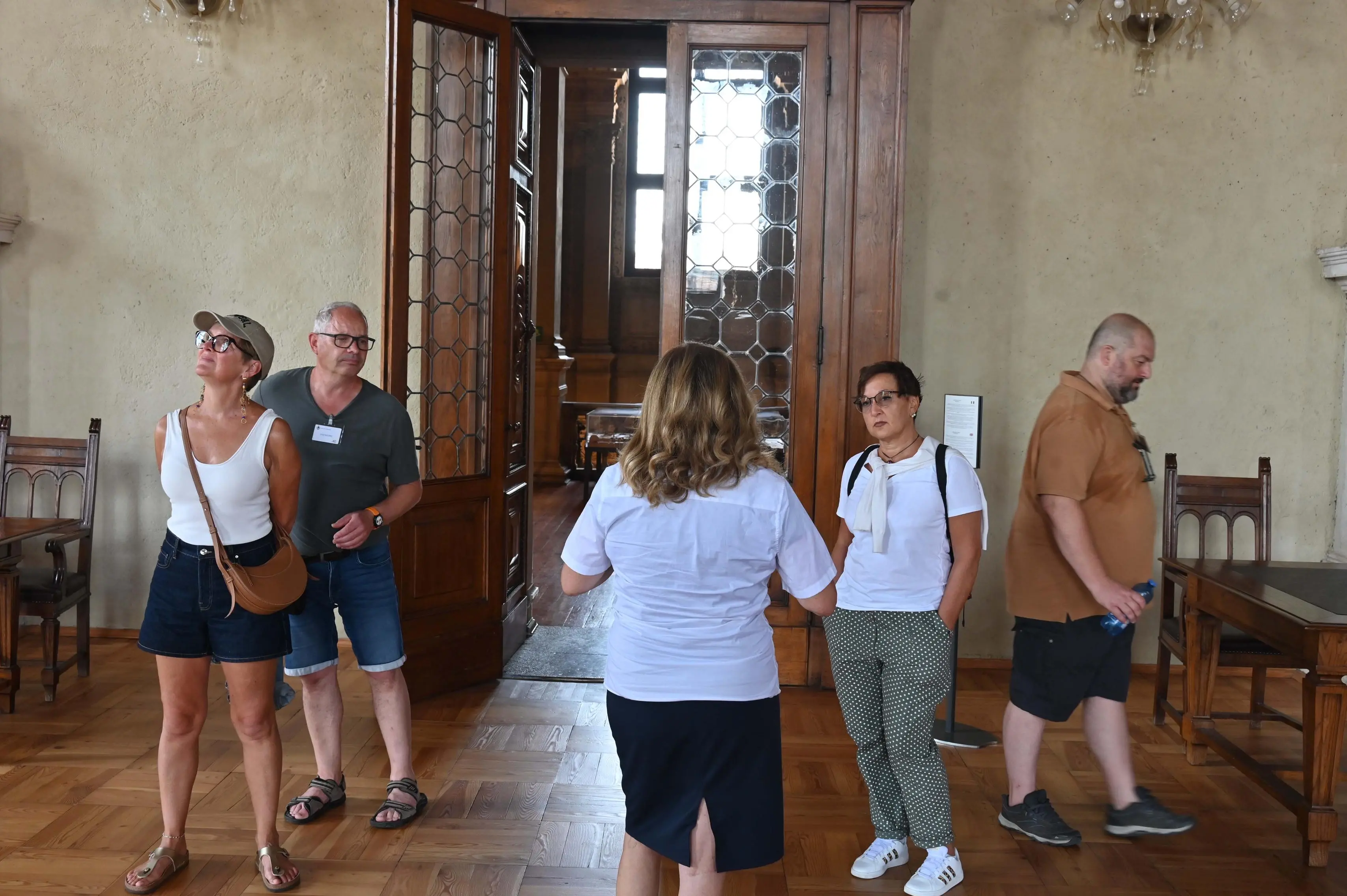 Turisti a Palazzo Loggia