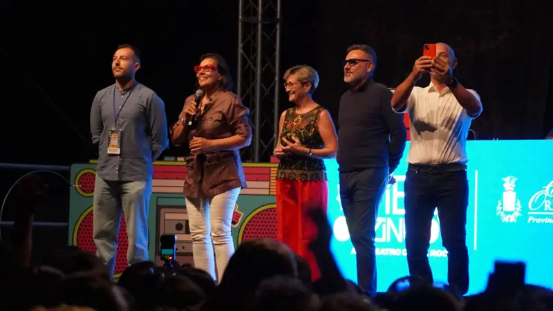 L'Amministrazione comunale di Orzinuovi sul palco - © www.giornaledibrescia.it