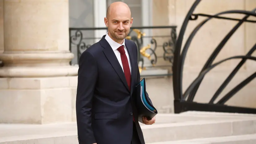 epa12272626 French Minister for Europe and Foreign Affairs Jean-Noel Barrot leaves the Elysee Palace following a cabinet meeting in Paris, France, 30 July 2025. EPA/YOAN VALAT