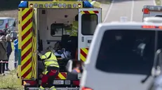epa11631909 Julian Alaphilippe of France is transported in an ambulance after a crash in the Men Elite Road Race at the 2024 UCI Road and Para-cycling Road World Championships in Zurich, Switzerland, 29 September 2024. EPA/TIL BUERGY