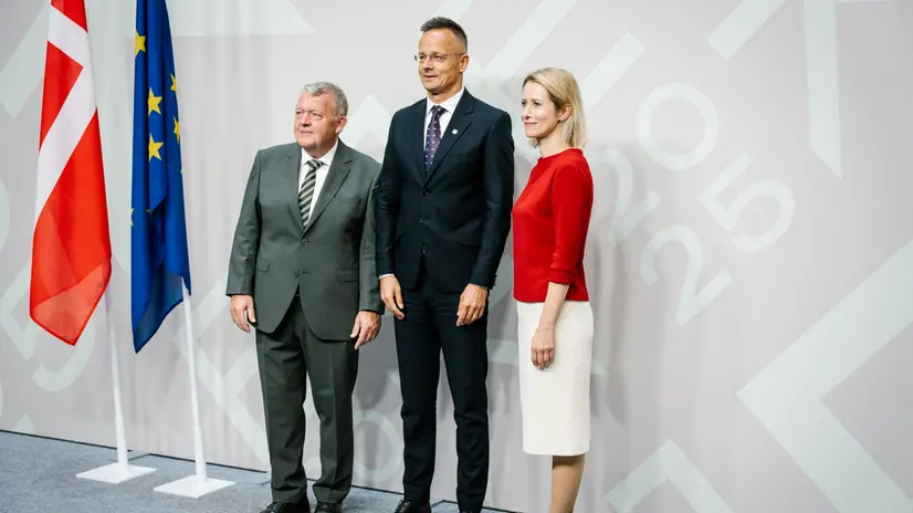 epa12335636 Danish Foreign Minister Lars Lokke Rasmussen (L) and EU High Representative for Foreign Affairs and Security Policy, Kaja Kallas (R), welcome Hungarian Minister of Foreign Affairs and Trade Peter Szijjarto (C) prior to an informal EU foreign ministers' meeting in Copenhagen, Denmark, 30 August 2025. The meeting is organized as part of the Danish EU presidency. EPA/EMIL NICOLAI HELMS DENMARK OUT