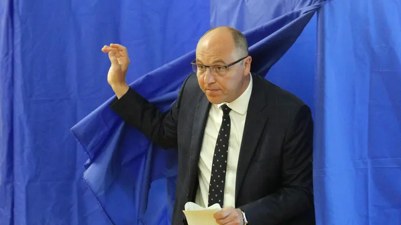 epa07730810 Andriy Parubiy, the speaker of Ukrainian Parliament, leaves the polling booth before casting his vote at a polling station during parliamentary elections in Kiev, Ukraine, 21 July 2019. Ukrainians are heading to the polls in snap parliamentary elections after President Volodymyr Zelensky dissolved parliament during his inauguration on 21 May 2019. EPA/SERGEY DOLZHENKO
