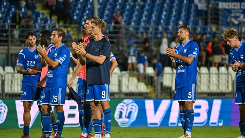 SPORT CALCIO BRESCIA  CAMPIONATO  SERIE C  UNION BRESCIA ARZIGNANO VALCHIAMPO NELLA FOTO  SALUTI FINALI UNION BRESCIA   23–08-2025 AGENZIA NEWREPORTER PASOTTI