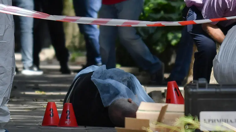 epa12336371 Ukrainian forensic experts work at the scene of a shooting in Lviv, western Ukraine, 30 August 2025, amid the Russian invasion. Ukrainian authorities said that Andriy Parubiy, a former speaker of the Ukrainian Parliament (Verkhovna Rada), was shot dead on 30 August 2025 in the western Ukrainian city of Lviv. Law enforcement agencies are currently investigating the murder and searching for the killer. EPA/MYKOLA TYS