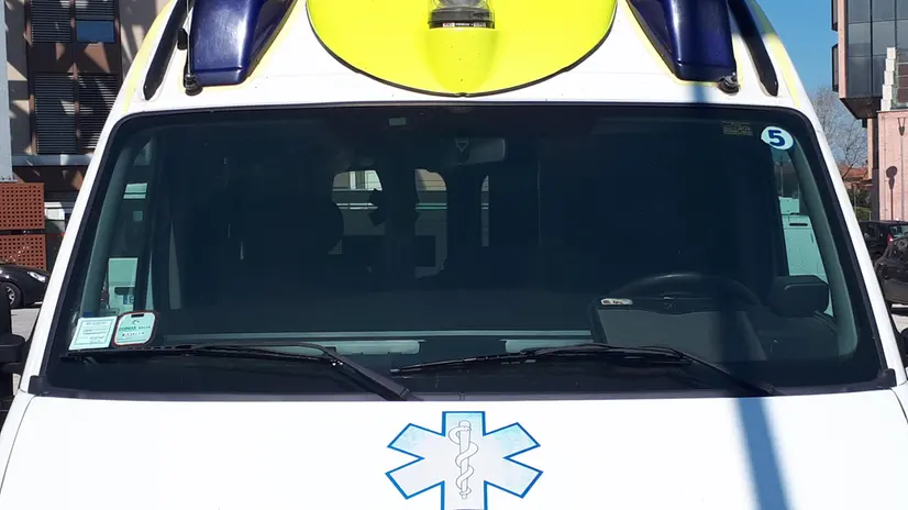 Covid: Marche; ambulanza ad Ancona