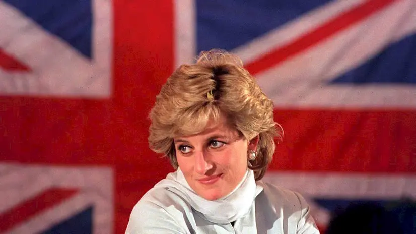 Anniversario. <MC>La principessa Diana durante uno dei suoi viaggi umanitari

