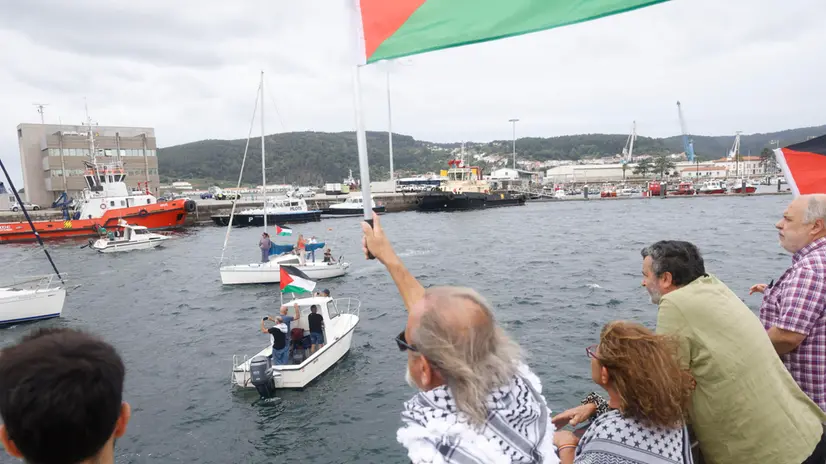 epa12336013 People attend a rally held to show support for the Flotilla Sumud Global to Palestine in the port of Ferrol, in northwestern Spain, 30 August 2025. Flotilla Sumud Global is to depart for Gaza from Barcelona on 31 August to try to open a humanitarian corridor. EPA/KIKO DELGADO