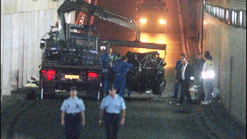 L'incidente nel tunnel a Parigi - Foto Ansa © www.giornaledibrescia.it
