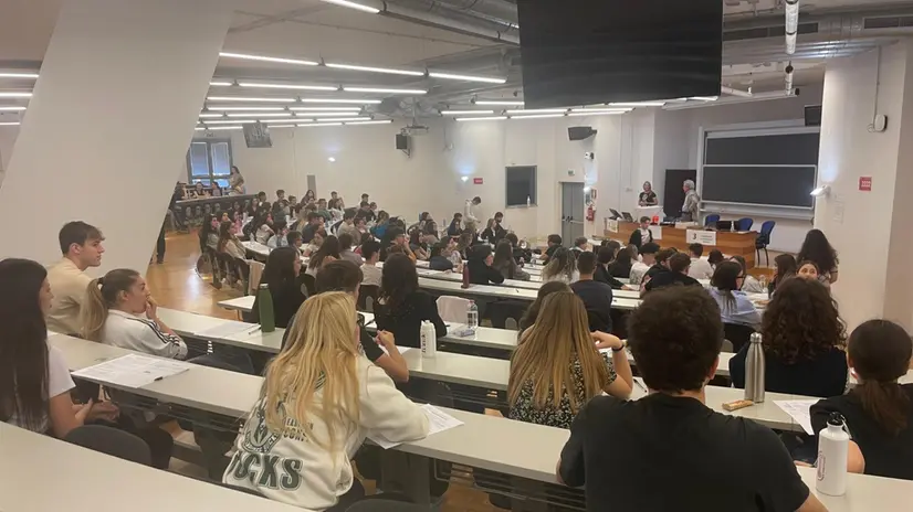 Candidati all'Università di Trieste in attesa di iniziare la prima prova per l'accesso alla facoltà di Medicina