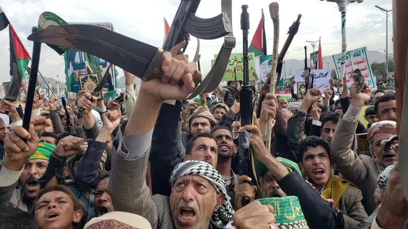 epa12333613 Houthi supporters shout slogans during a protest against Israel in Sana'a, Yemen, 29 August 2025. Thousands of Houthi supporters protested in Sana'a in support of the Palestinian people and against Israel's bombing of Sana'a and its military campaign in Gaza amid escalating tensions between Houthis and Israel. The protest came a day after Israel launched at least ten strikes on targets in Sana'a in retaliation for Houthi attacks on its territory. EPA/YAHYA ARHAB