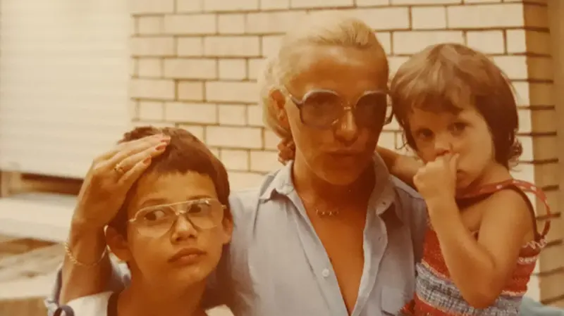 Bortolotti con la mamma Rita e la sorella Karin - © www.giornaledibrescia.it