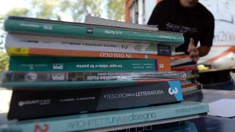 Il mercato dei libri scolastici usati di Lungotevere Oberdan si prepara per l'inizio dell'anno scolastico 2022/2023 Roma, 26 agosto 2022. ANSA/FABIO CIMAGLIA
