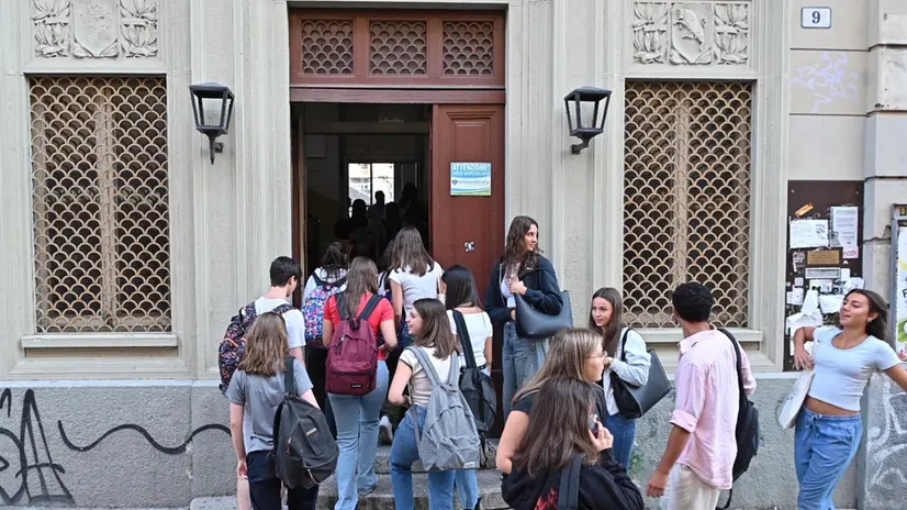 Inizia anno scolastico presso Istituto Tommaseo e liceo gioberti, Torino, 11 settembre 2023 ANSA/ALESSANDRO DI MARCO