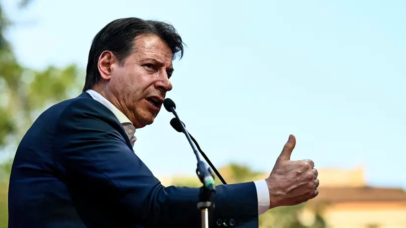 Il presidente del Movimento 5 Stelle, Giuseppe Conte, durante la maratona oratoria per il referendum dell’8 e 9 giugno, Roma, 19 maggio 2025. ANSA/RICCARDO ANTIMIANI