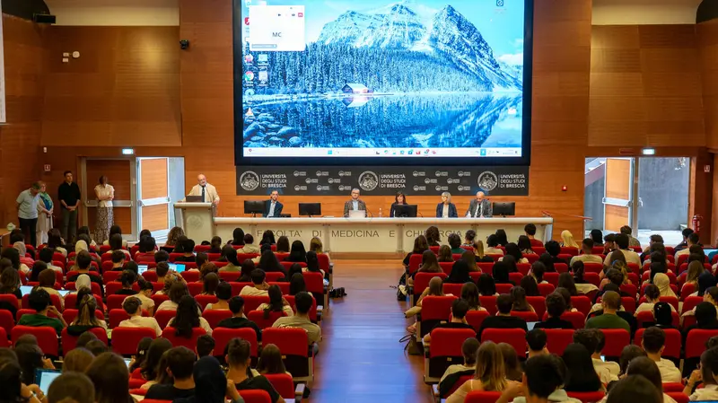 Il saluto del rettore Castelli all'interno dell'Aula magna