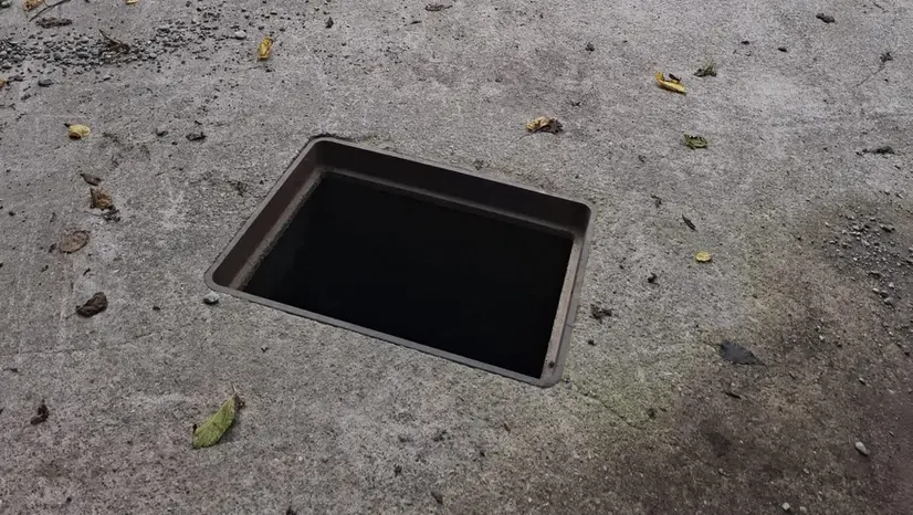 Uno dei tombini presi di mira dai ladri - © www.giornaledibrescia.it