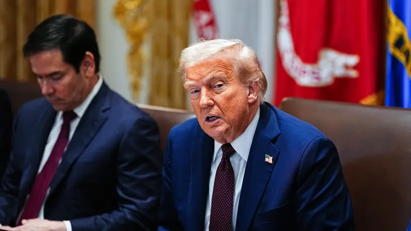 epa12324292 United States President Donald J Trump (R) chairs a Cabinet meeting in the Cabinet Room of the White House in Washington, DC, USA, 26 August 2025. EPA/AARON SCHWARTZ / POOL