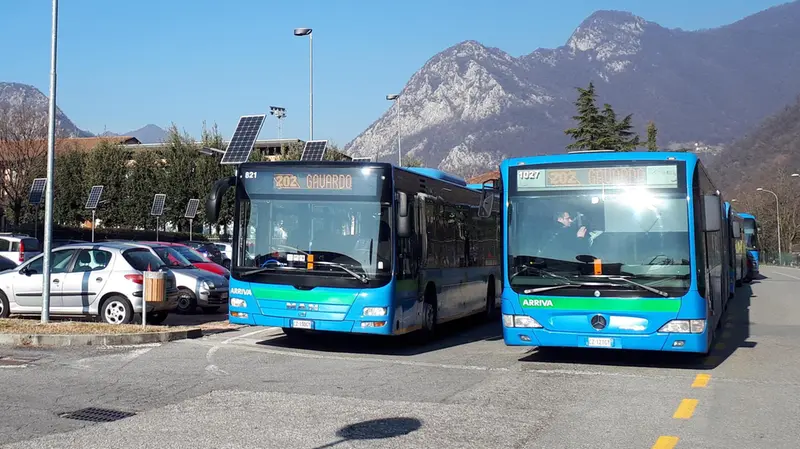 Due autobus a Vobarno - © www.giornaledibrescia.it
