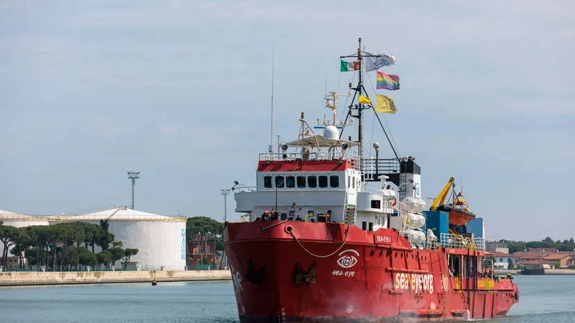 MIGRANTI - Arrivata al porto di Ravennala nave ONG. Sea Eye con a bordo 52 migranti di cui 6 minori e tra questi 4 non accompagnati. Ravenna 25 maggio 2024 Foto Fabrizio Zani / Pasquale Bove