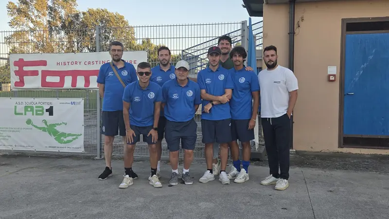 Il nuovo staff tecnico e dirigenziale dei biancazzurri - © www.giornaledibrescia.it