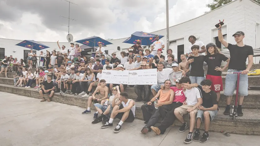 I ragazzi al Flyzone skatepark di Brescia