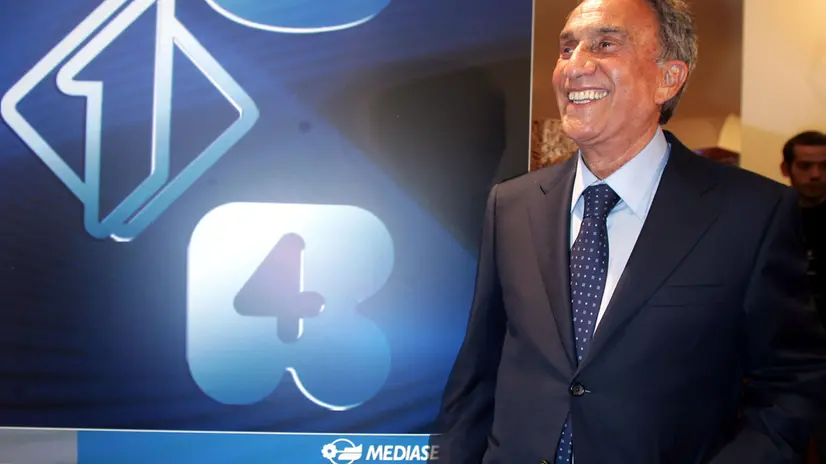 Il giornalista Emilio Fede, direttore del TG di Rete 4, in occasione della presentazione dei palinsesti Mediaset, Cologno Monzese, 29 giugno 2005. ANSA / MATTEO BAZZI
