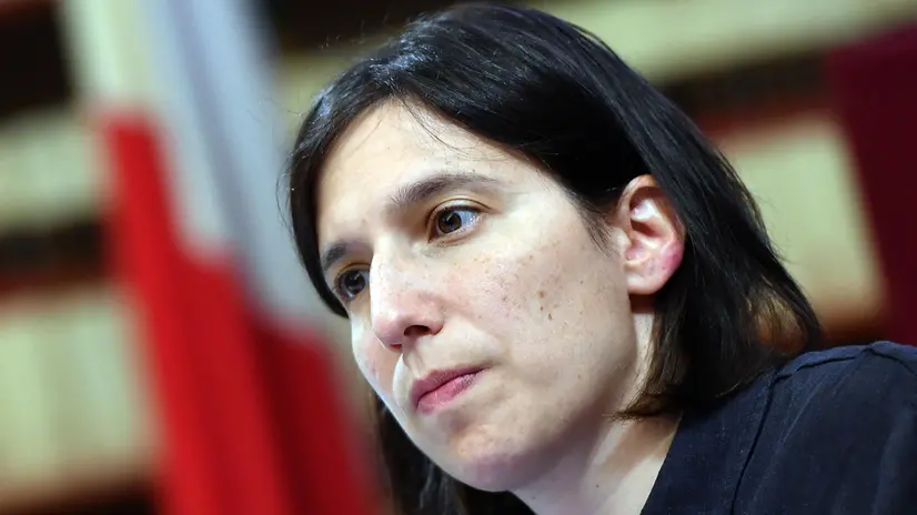 La Segretaria del Partito Democratico Elly Schlein durante il seminario di filosofia del lavoro ‘Una legge per la piena occupazione in particolare per giovani e donne’ organizzato dalla Società Italiana di Teoria Critica presso la Sala del Refettorio della Camera dei Deputati Roma, 25/07/2025 ANSA/FABIO CIMAGLIA