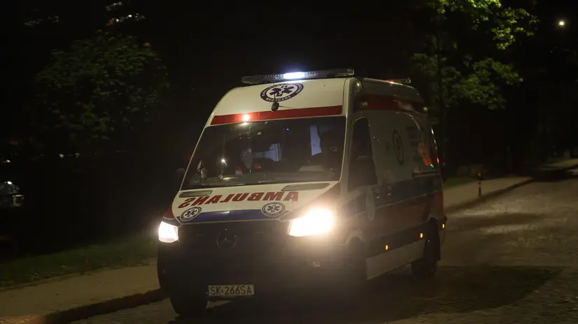 epa12294743 An ambulance arrives at the Knurow-Szczyglowice coal mine following a tremor in Knurow, southern Poland, 12 August 2025. Mine authorities said that one miner is missing following a tremor shook at the Knurow-Szczyglowice coal mine on 11 August. EPA/MICHAL MEISSNER POLAND OUT