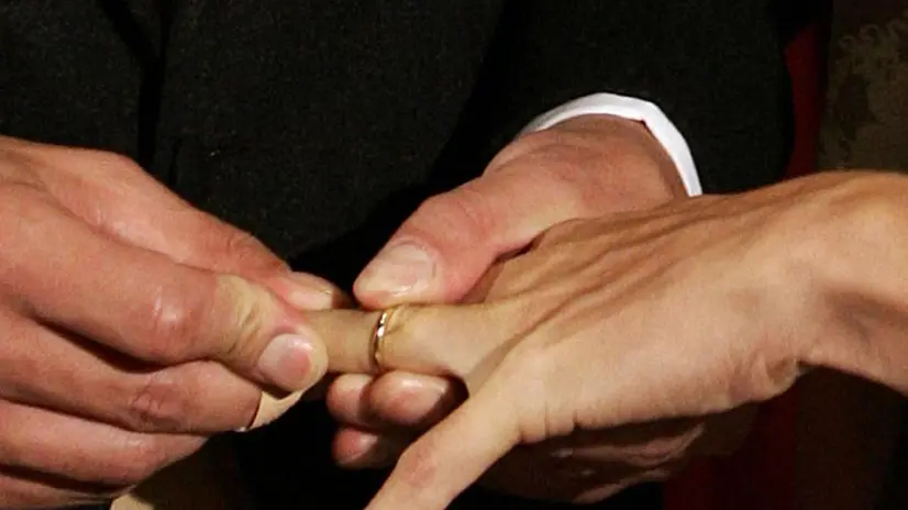 Matrimonio, scambio di fedi alle nozze. Foto generica