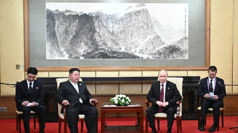 epa12347767 North Korean leader Kim Jong Un (C-L) and Russian President Vladimir Putin (C-R) attend a meeting at the Diaoyutai State Guesthouse, on the occasion of the 80th anniversary of victory in the Chinese People's War of Resistance against Japanese Aggression and the end of World War Two, in Beijing, China, 03 September 2025. EPA/SERGEY BOBYLEV/SPUTNIK/KREMLIN POOL MANDATORY CREDIT