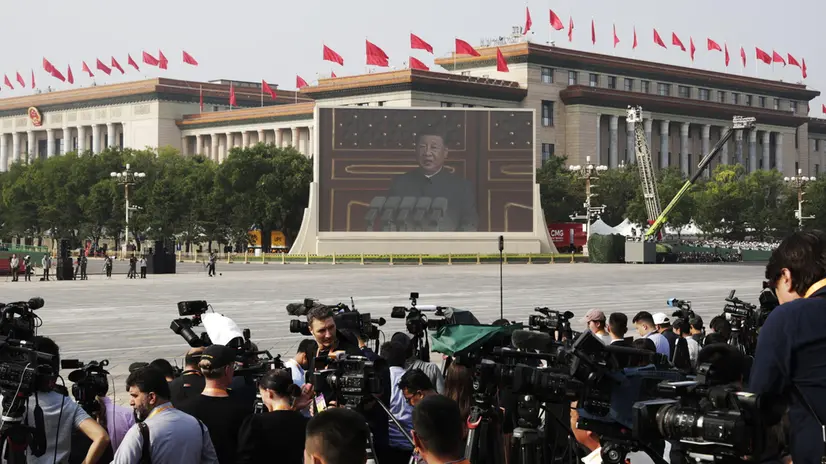 epa12347238 A screen shows Chinese President Xi Jinping speaking during a military parade in Beijing, China, 03 September 2025. China holds on 03 September celebrations to mark the 80th anniversary of the end of the Second Sino-Japanese War, known in China as the War of Resistance against Japanese aggression, and the end of World War II. EPA/ANDRES MARTINEZ CASARES
