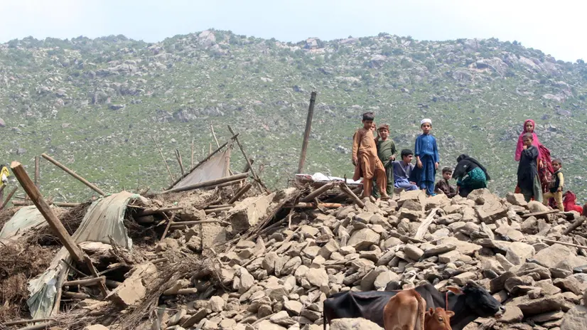 Si aggrava il bilancio delle vittime del terremoto in Afghanistan - Foto Ansa/Aimal Zahir © www.giornaledibrescia.it