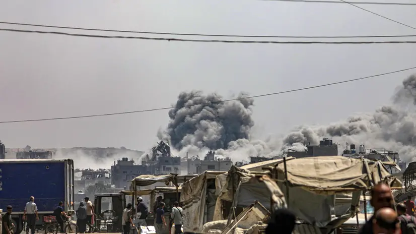 epa12336809 Smoke rises following an Israeli airstrike during a military operation in the east of Al Sheikh Redwan neighbourhood in Gaza City, 30 August 2025. More than 63,300 Palestinians have been killed in the Gaza Strip since October 2023, according to the Palestinian Ministry of Health, and about 1,200 Israelis have been killed since the launch of an Israeli military campaign in response to a cross-border attack by Hamas on 07 October 2023. EPA/MOHAMMED SABER