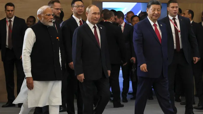 Modi, Putin e Xi Jinping - Foto Epa © www.giornaledibrescia.it