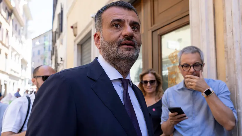 Antonio Decaro, entra nella sede del PD in occasione dell assemblea dei nuovi parlamentari europei. Roma, 14 giugno 2024 ANSA/MASSIMO PERCOSSI