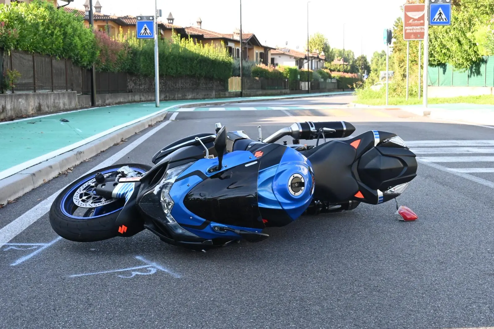 La moto dopo l'incidente a Capriano del Colle