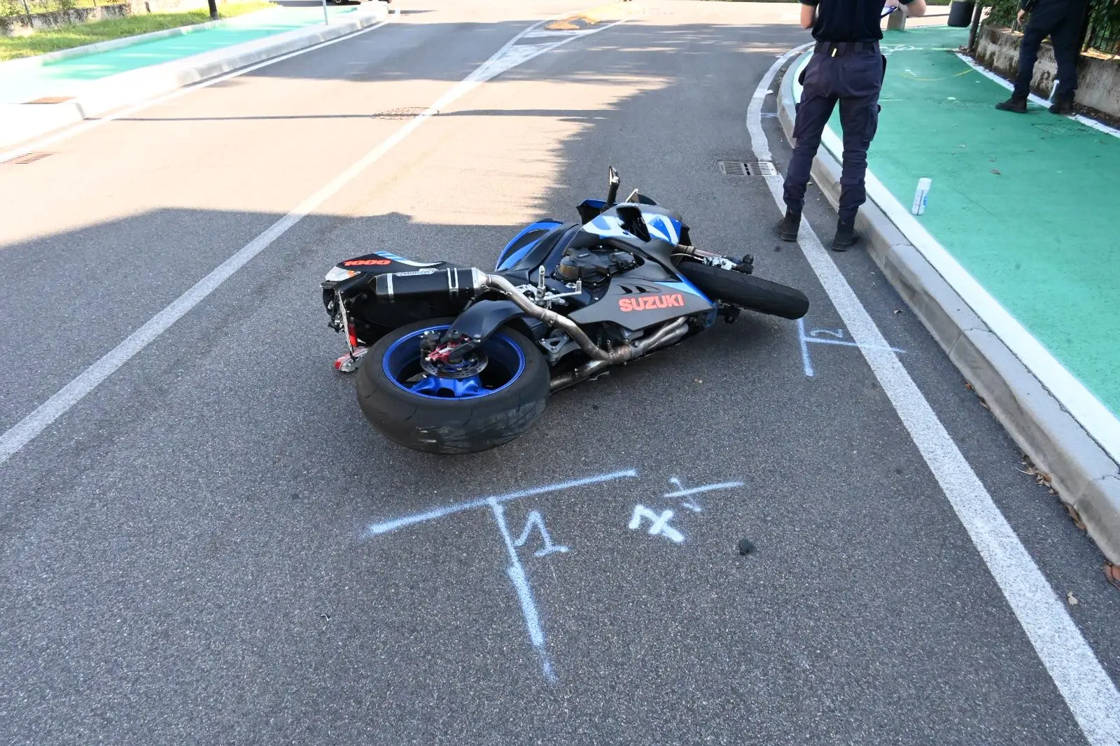 La moto dopo l'incidente a Capriano del Colle