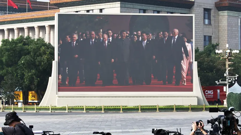 epa12347237 A screen shows Chinese President Xi Jinping (C), Russian President Vladimir Putin (3-L) and North Korean leader Kim Jong Un (3-R) arriving for a military parade in Beijing, China, 03 September 2025. China holds on 03 September celebrations to mark the 80th anniversary of the end of the Second Sino-Japanese War, known in China as the War of Resistance against Japanese aggression, and the end of World War II. EPA/ANDRES MARTINEZ CASARES