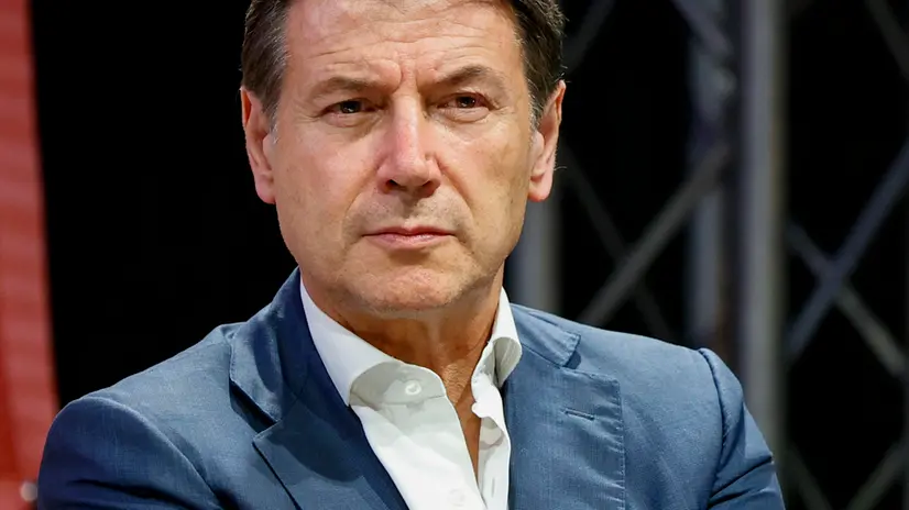 Il leader del Movimento 5 Stelle Giuseppe Conte durante la festa nazionale di Alleanza Verdi Sinistra dal titolo ‘Terra', Roma 3 settembre 2025. ANSA/FABIO FRUSTACI