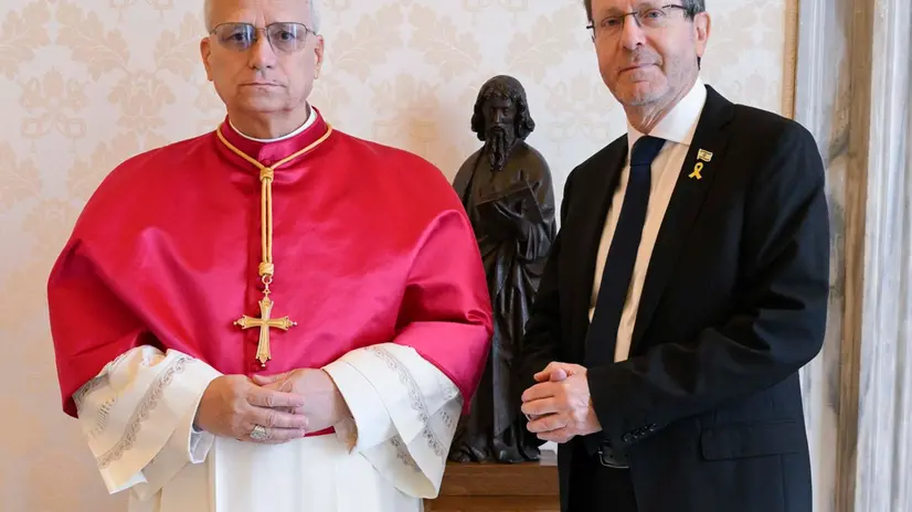 epa12351038 A handout picture provided by Vatican Media shows Pope Leo XIV receiving Israeli President Isaac Herzog in Vatican City, 04 September 2025. EPA/VATICAN MEDIA HANDOUT HANDOUT EDITORIAL USE ONLY/NO SALES