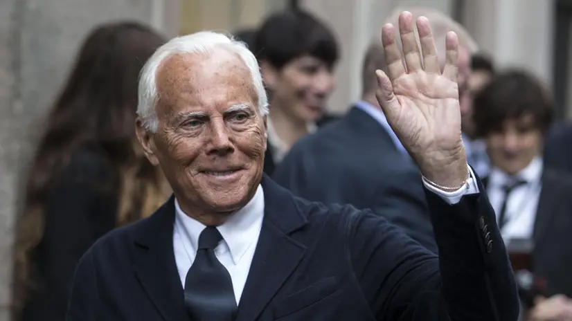+++RPT DIDASCALIA CORRETTA+++ Giorgio Armani in via Montenapoleone per l'inaugurazione della boutique Armani, che ha appena riaperto, proprio in occasione dei 40 anni dell'azienda, 29 aPRILE 2015. ANSA/ MASSIMO PERCOSSI