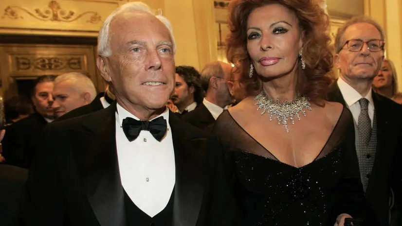Giorgio Armani con Sofia Loren - Foto Ansa © www.giornaledibrescia.it