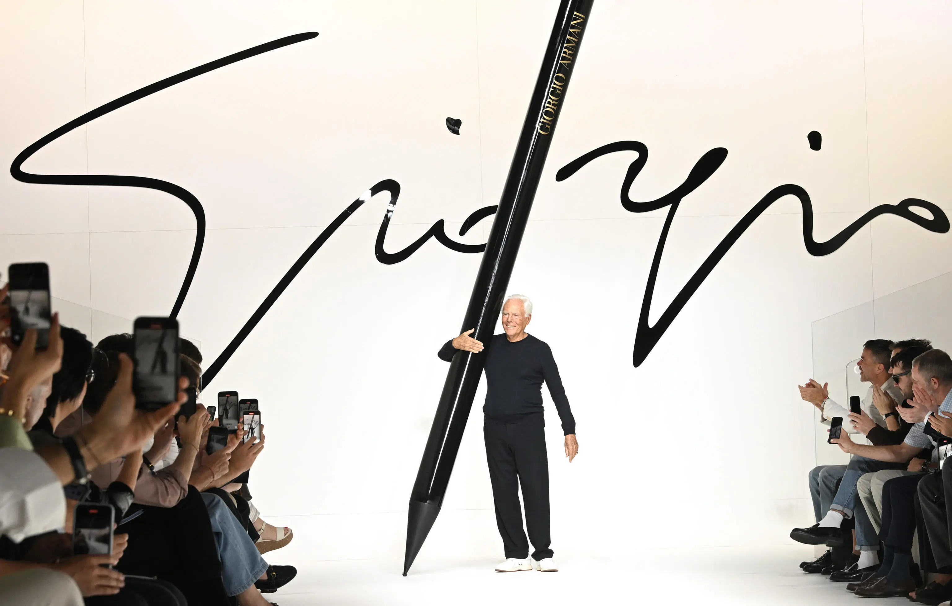 Addio a Giorgio Armani, le foto iconiche