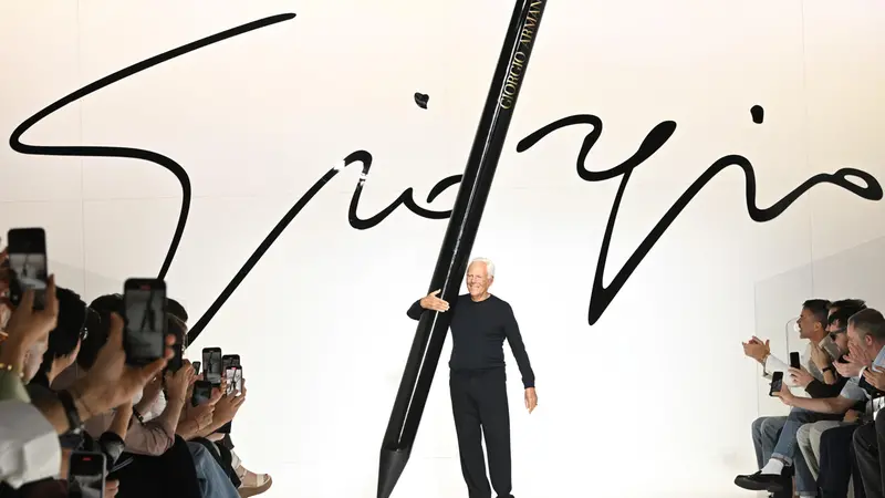 Addio a Giorgio Armani, le foto iconiche