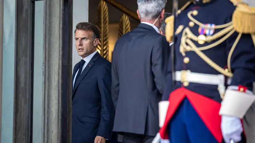 epa12351893 French President Emmanuel Macron (L) looks on during the Coalition of the Willing Summit with European and International leaders on security guarantees for Ukraine at the Elysee Palace in Paris, France, 04 September 2025. EPA/CHRISTOPHE PETIT TESSON