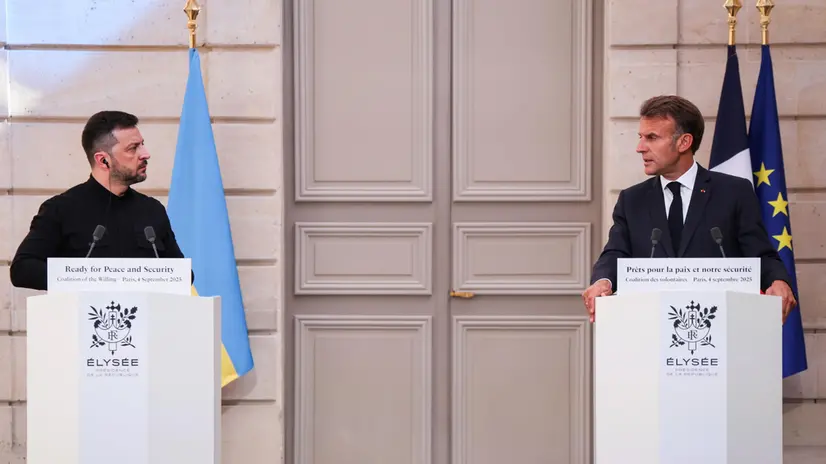 epa12351887 Ukraine's President Volodymyr Zelensky (L) and France's President Emmanuel Macron address a press conference following the Coalition of the Willing Summit, at the Elysee Palace in Paris, France, 04 September 2025. European leaders and Ukrainian President Volodymyr Zelensky met in Paris on 04 September 2025 in a renewed effort to pressure Russia's President Vladimir Putin after he vowed that Russia will continue fighting in Ukraine if no peace deal is reached. EPA/LUDOVIC MARIN / POOL MAXPPP OUT