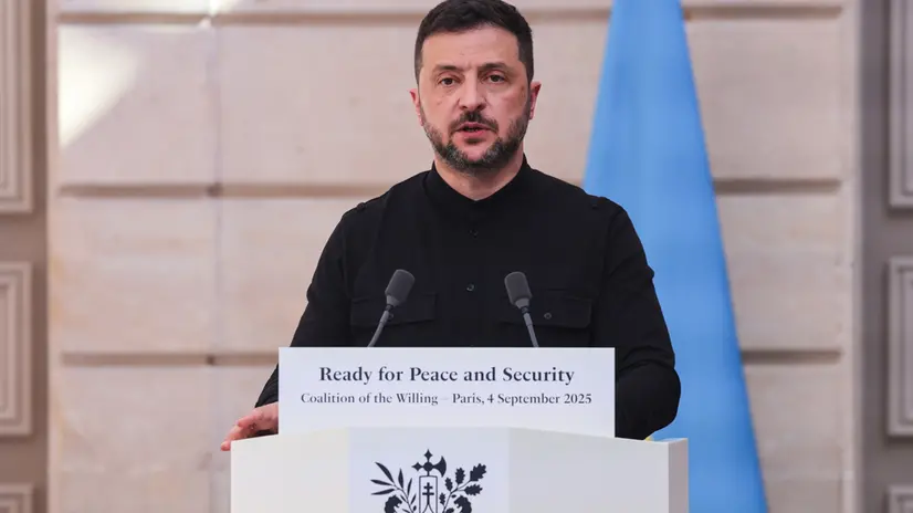 epa12351976 Ukraine's President Volodymyr Zelensky addresses a press conference following the Coalition of the Willing Summit, at the Elysee Palace in Paris, France, 04 September 2025. European leaders and Ukrainian President Volodymyr Zelensky met in Paris on 04 September 2025 in a renewed effort to pressure Russia's President Vladimir Putin after he vowed that Russia will continue fighting in Ukraine if no peace deal is reached. EPA/LUDOVIC MARIN / POOL MAXPPP OUT