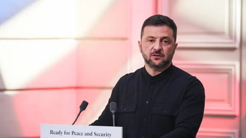 epa12351899 Ukraine's President Volodymyr Zelensky addresses a press conference following the Coalition of the Willing Summit, at the Elysee Palace in Paris, France, 04 September 2025. European leaders and Ukrainian President Volodymyr Zelensky met in Paris on 04 September 2025 in a renewed effort to pressure Russia's President Vladimir Putin after he vowed that Russia will continue fighting in Ukraine if no peace deal is reached. EPA/LUDOVIC MARIN / POOL MAXPPP OUT